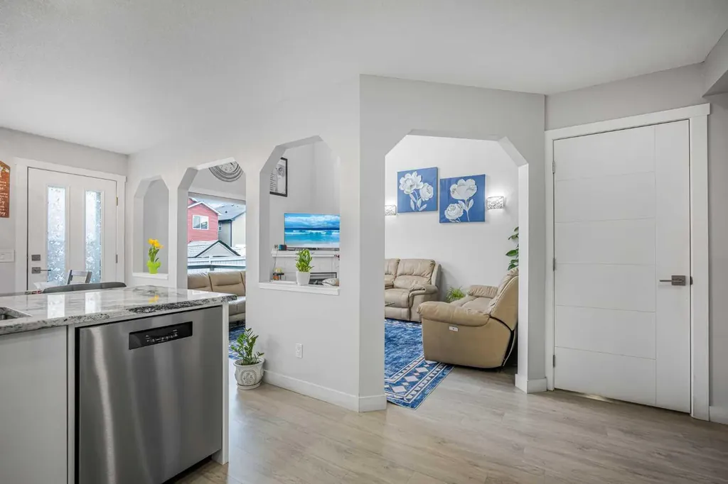 31 Saddleback Way NE Calgary AB T3J 4K4