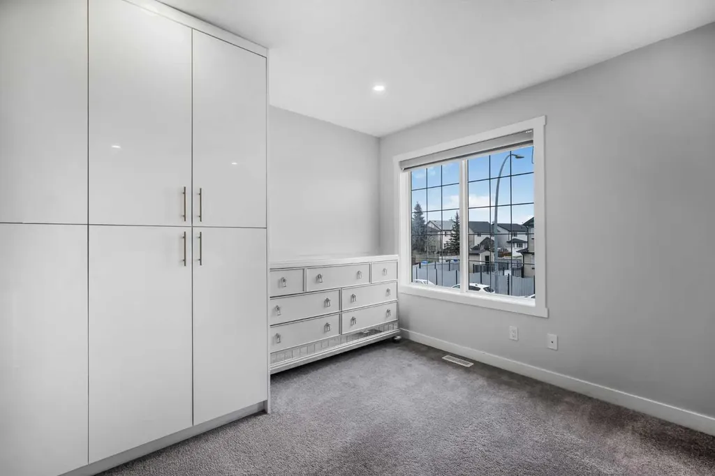 31 Saddleback Way NE Calgary AB T3J 4K4