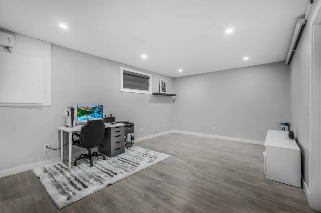 31 Saddleback Way NE Calgary AB T3J 4K4