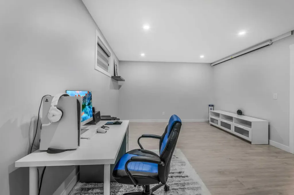 31 Saddleback Way NE Calgary AB T3J 4K4