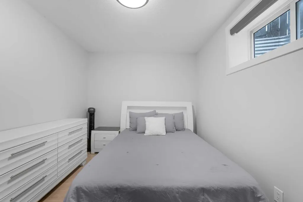 31 Saddleback Way NE Calgary AB T3J 4K4