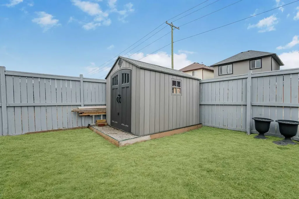 31 Saddleback Way NE Calgary AB T3J 4K4