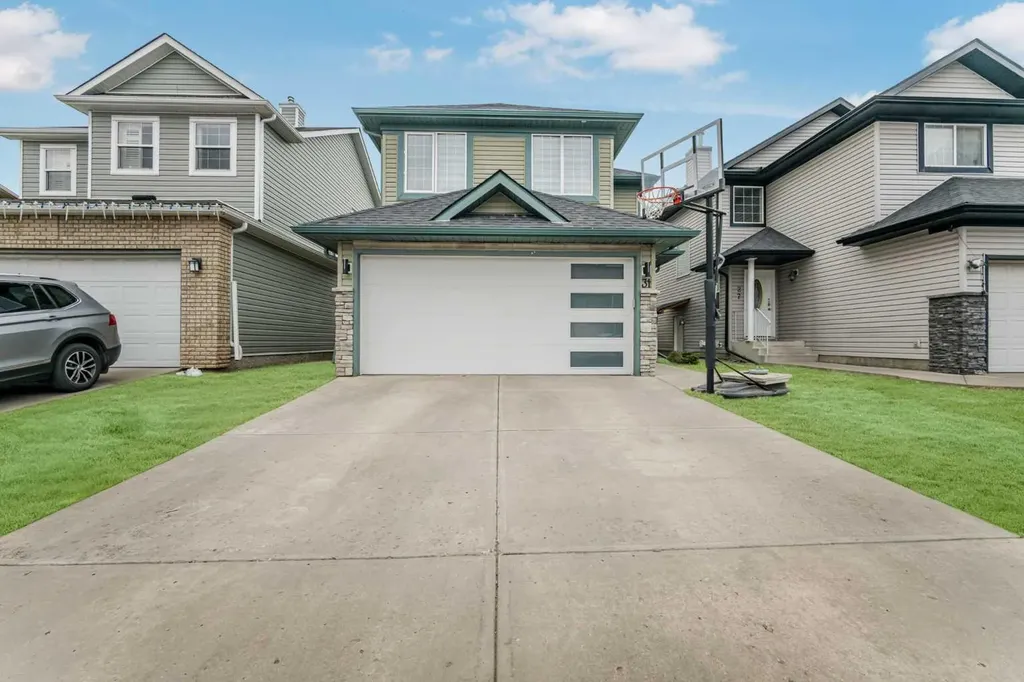 31 Saddleback Way NE Calgary AB T3J 4K4