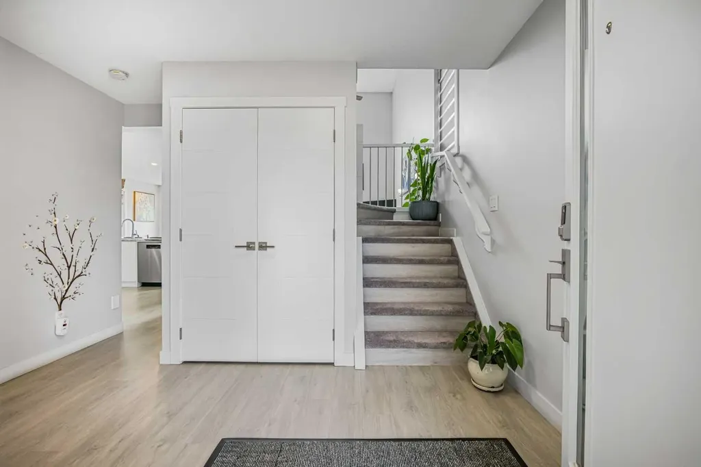 31 Saddleback Way NE Calgary AB T3J 4K4