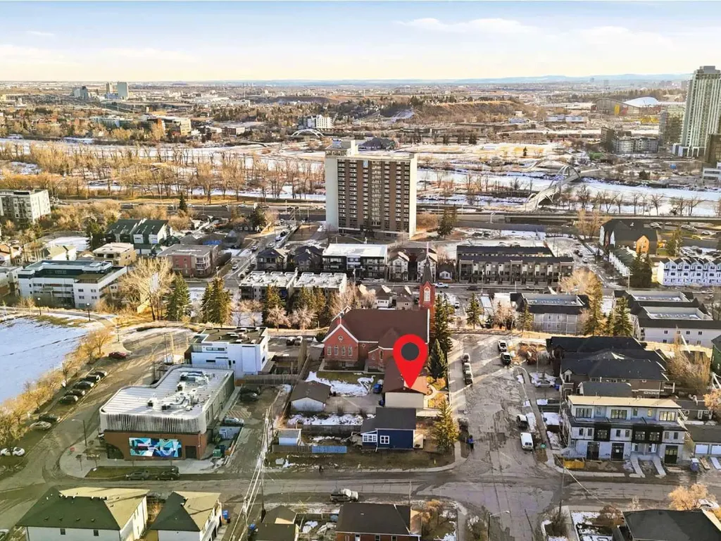 68 7 Street NE Calgary AB T2E 4B7