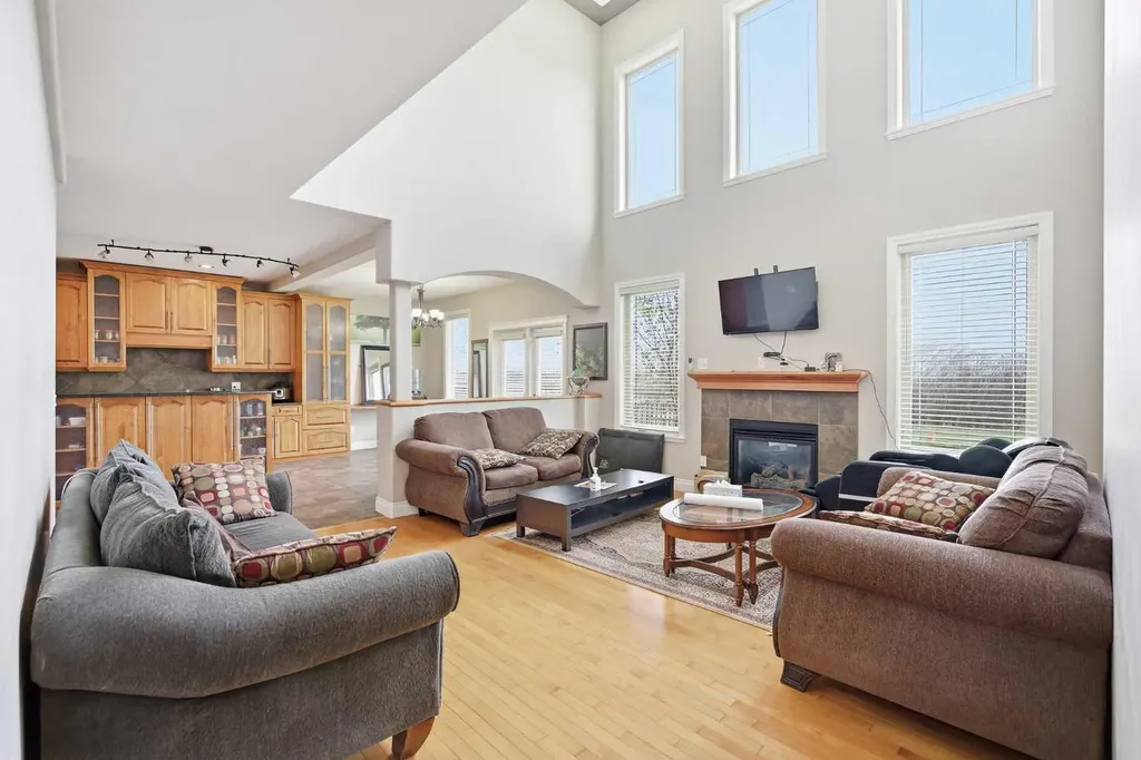 280135 Township Road 242 SE Chestermere AB T1X 0M5