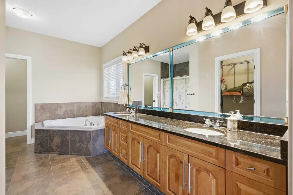 280135 Township Road 242 SE Chestermere AB T1X 0M5