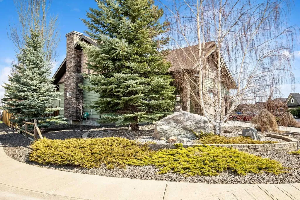 1126 Highland Green View NW High River AB T1V 1X1