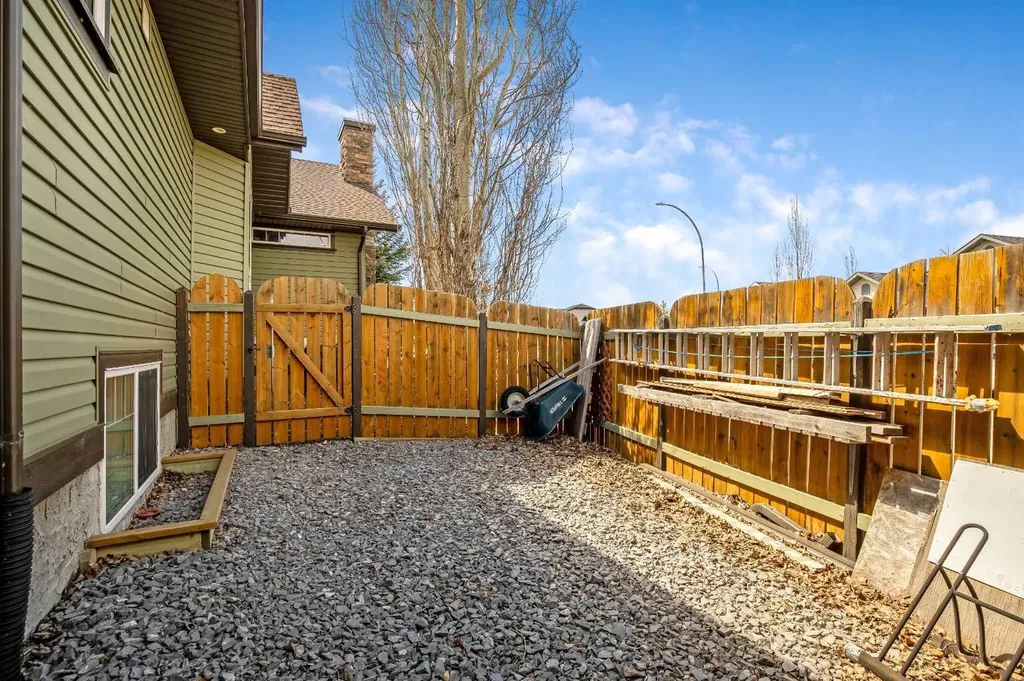 1126 Highland Green View NW High River AB T1V 1X1