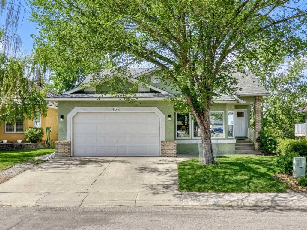 152 Waterstone Place SE Airdrie AB T4B 2G1