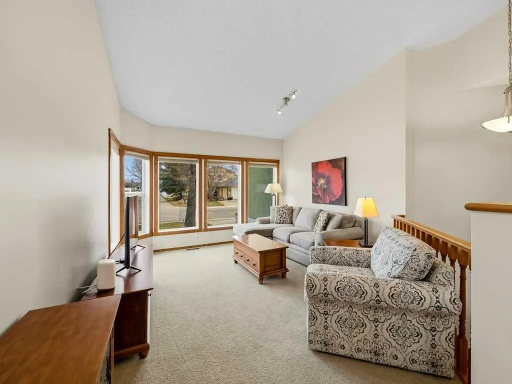152 Waterstone Place SE Airdrie AB T4B 2G1