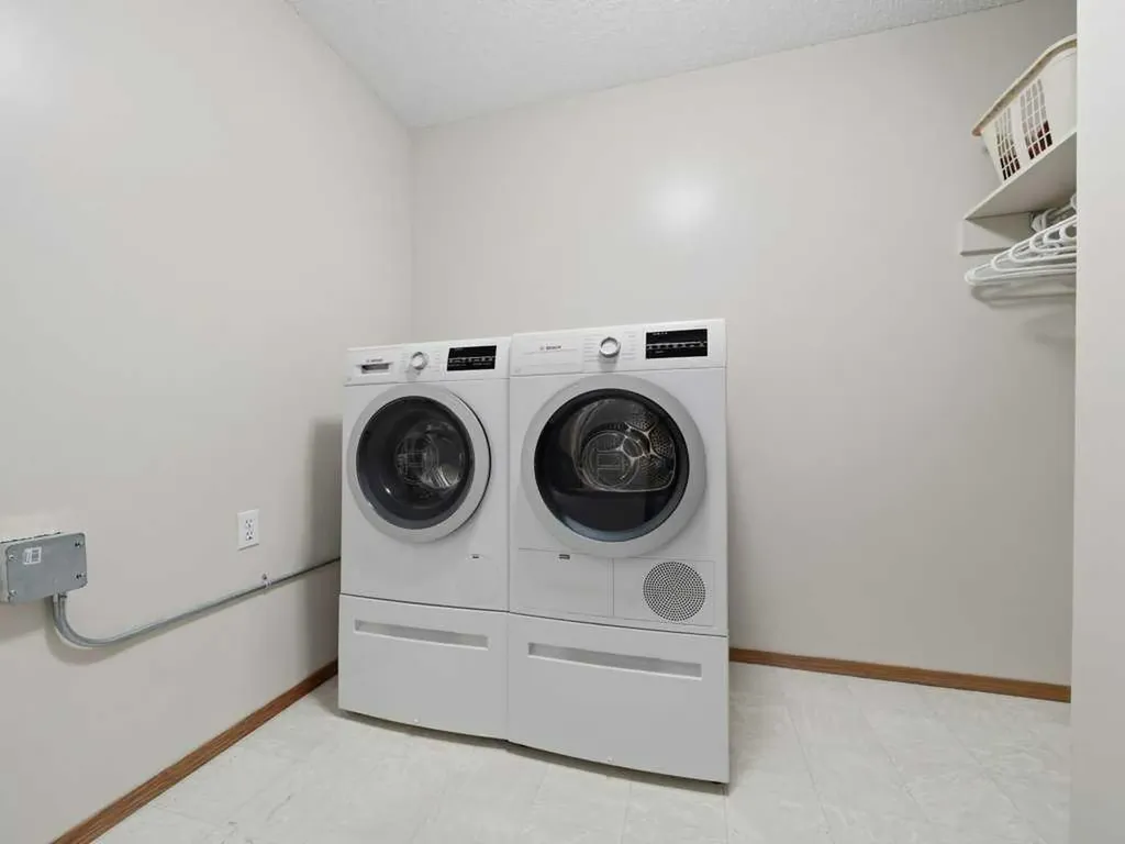 152 Waterstone Place SE Airdrie AB T4B 2G1