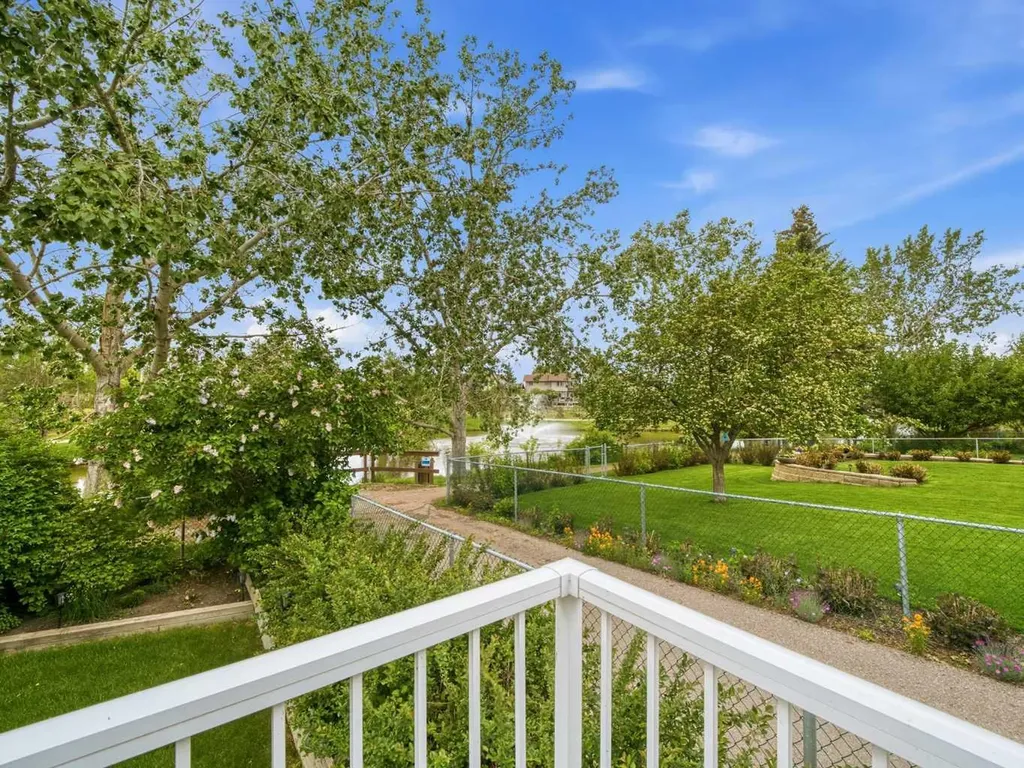 152 Waterstone Place SE Airdrie AB T4B 2G1