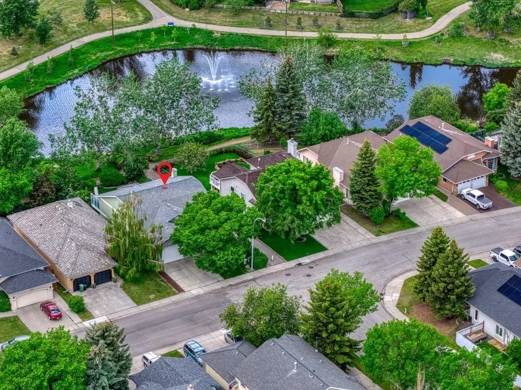 152 Waterstone Place SE Airdrie AB T4B 2G1