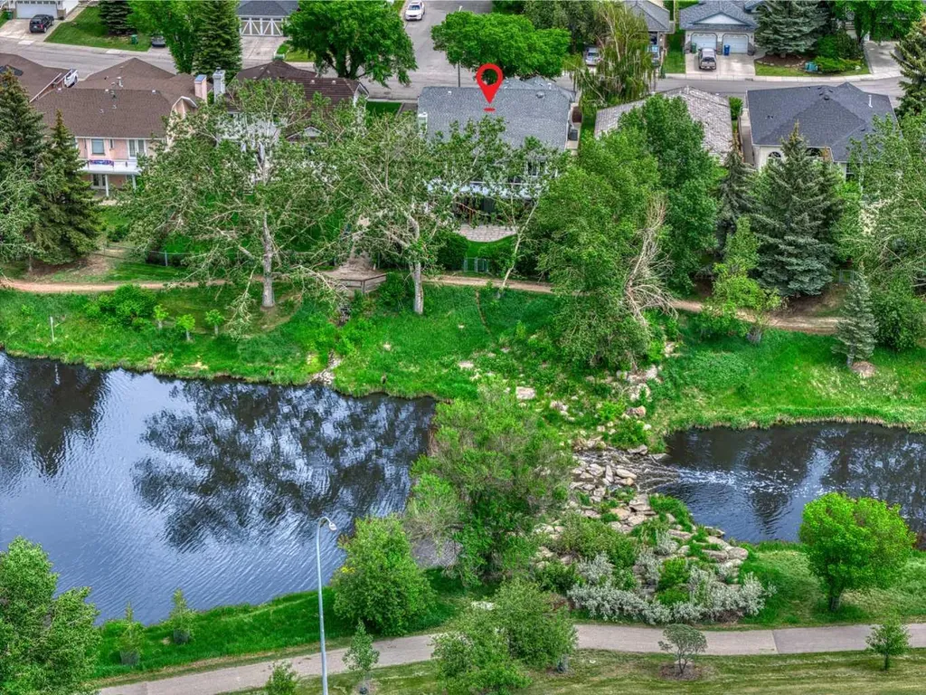 152 Waterstone Place SE Airdrie AB T4B 2G1