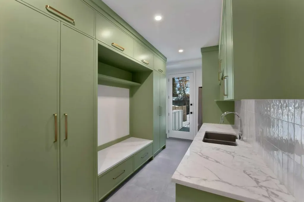 3511 34 Avenue SW Calgary AB T3E0Z6