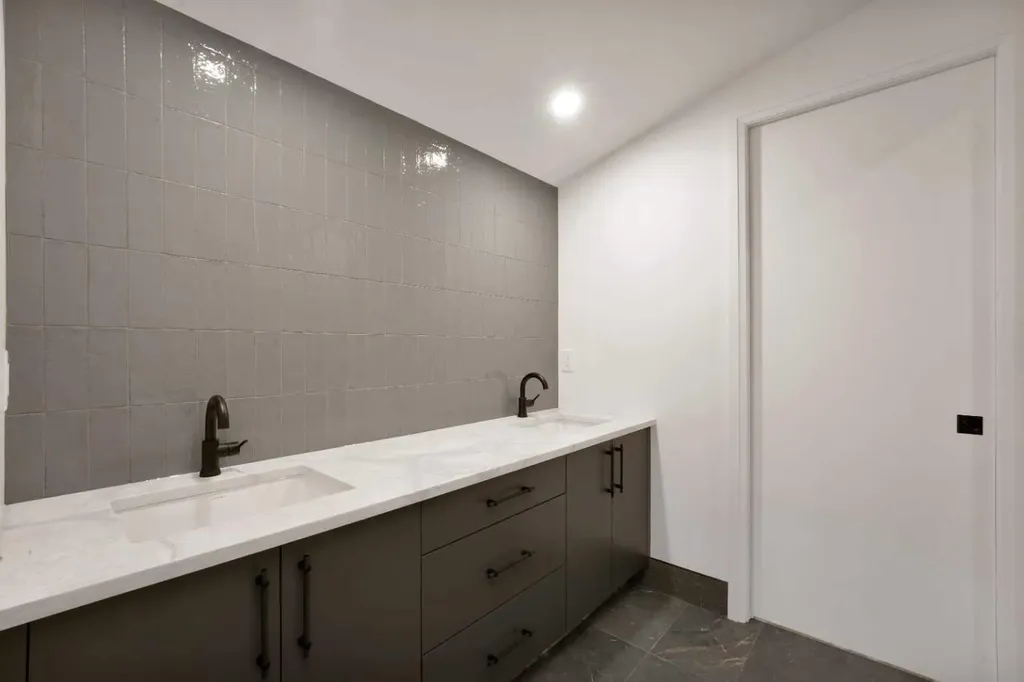 3511 34 Avenue SW Calgary AB T3E0Z6