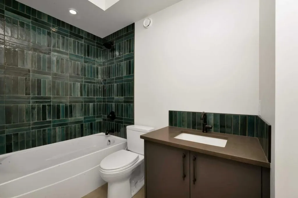 3511 34 Avenue SW Calgary AB T3E0Z6