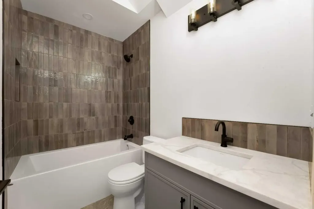 3511 34 Avenue SW Calgary AB T3E0Z6