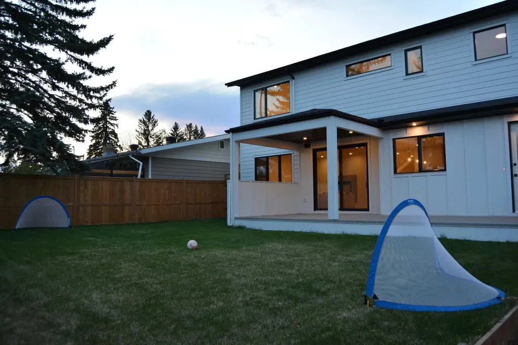 3511 34 Avenue SW Calgary AB T3E0Z6