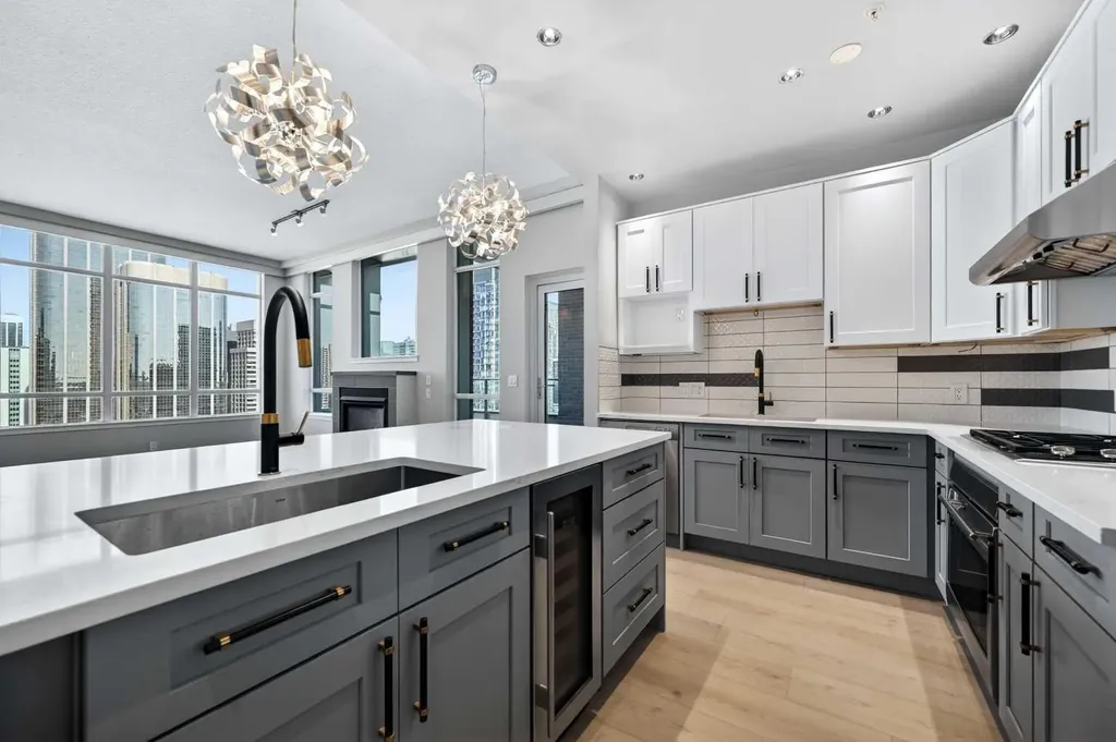 788 12 Avenue SW Calgary AB T3H 0S2