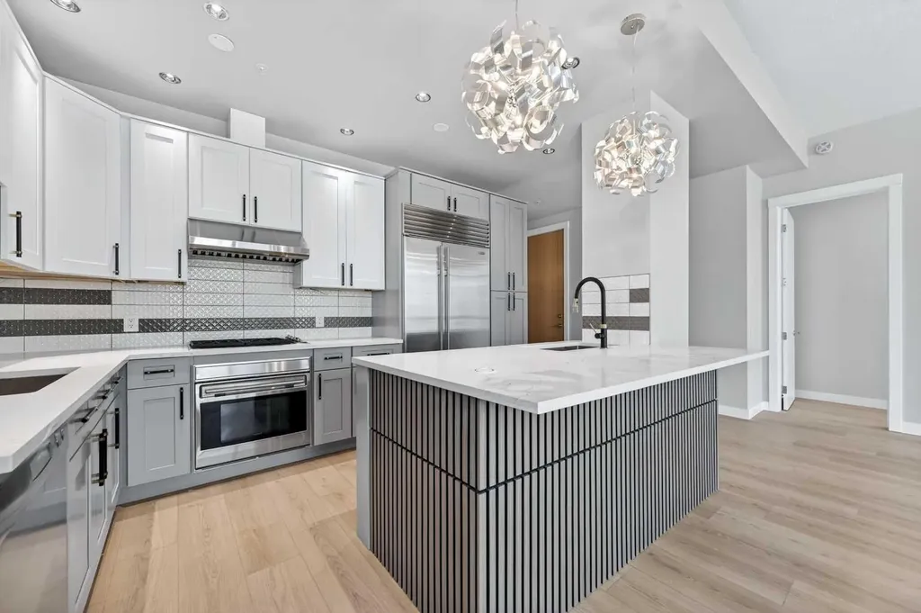 788 12 Avenue SW Calgary AB T3H 0S2