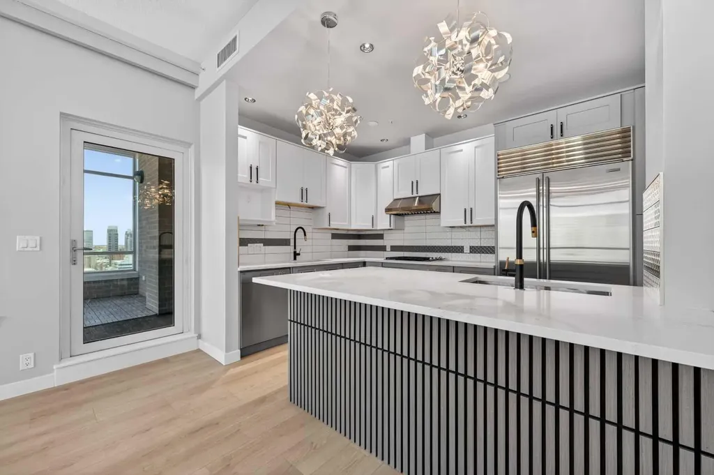 788 12 Avenue SW Calgary AB T3H 0S2