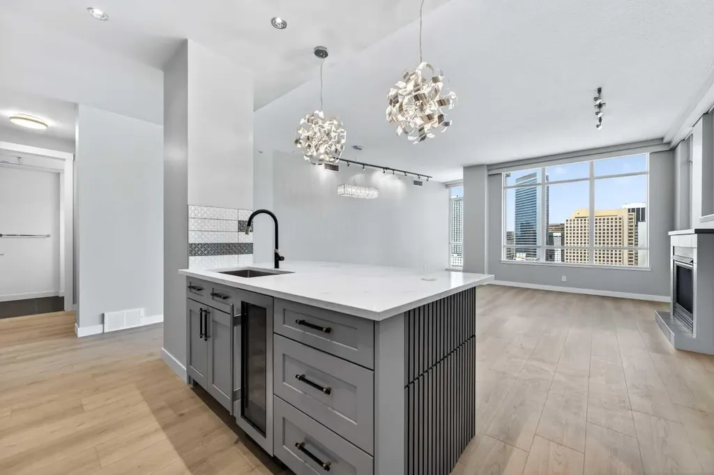 788 12 Avenue SW Calgary AB T3H 0S2