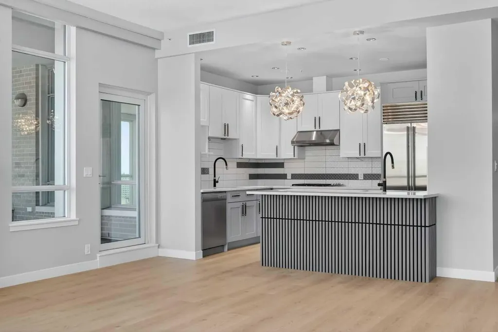 788 12 Avenue SW Calgary AB T3H 0S2