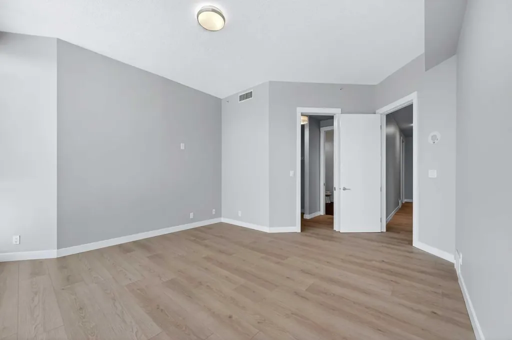 788 12 Avenue SW Calgary AB T3H 0S2