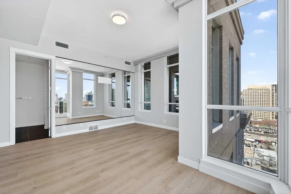788 12 Avenue SW Calgary AB T3H 0S2