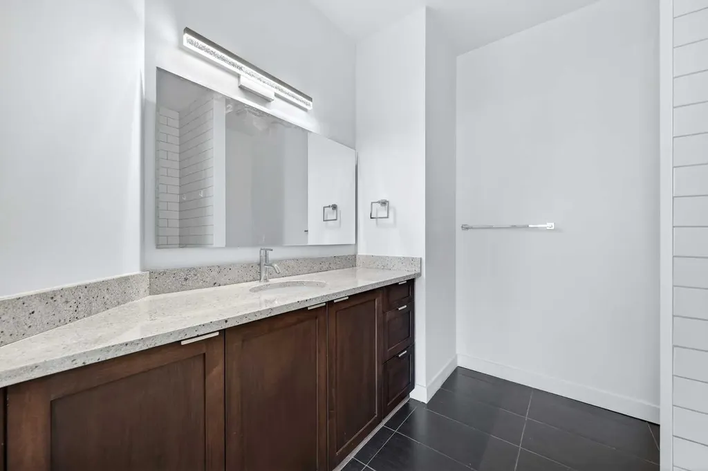 788 12 Avenue SW Calgary AB T3H 0S2
