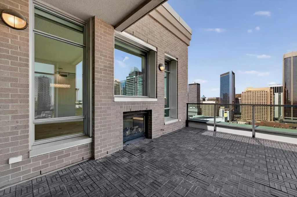 788 12 Avenue SW Calgary AB T3H 0S2