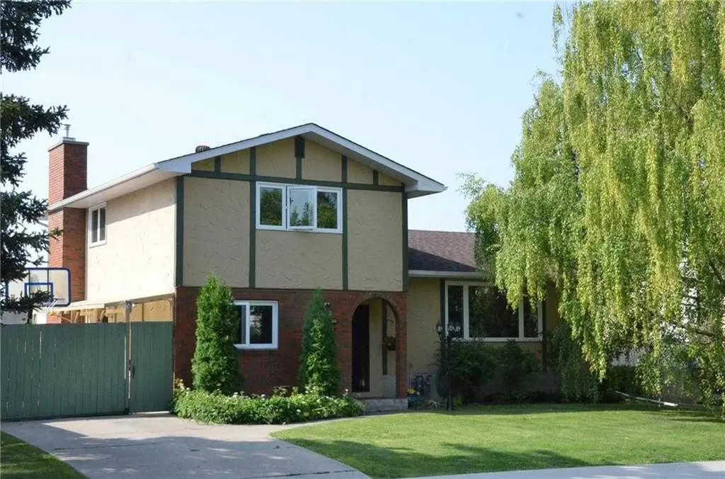 3711 Beaver Road NW Calgary AB T2L 1W9