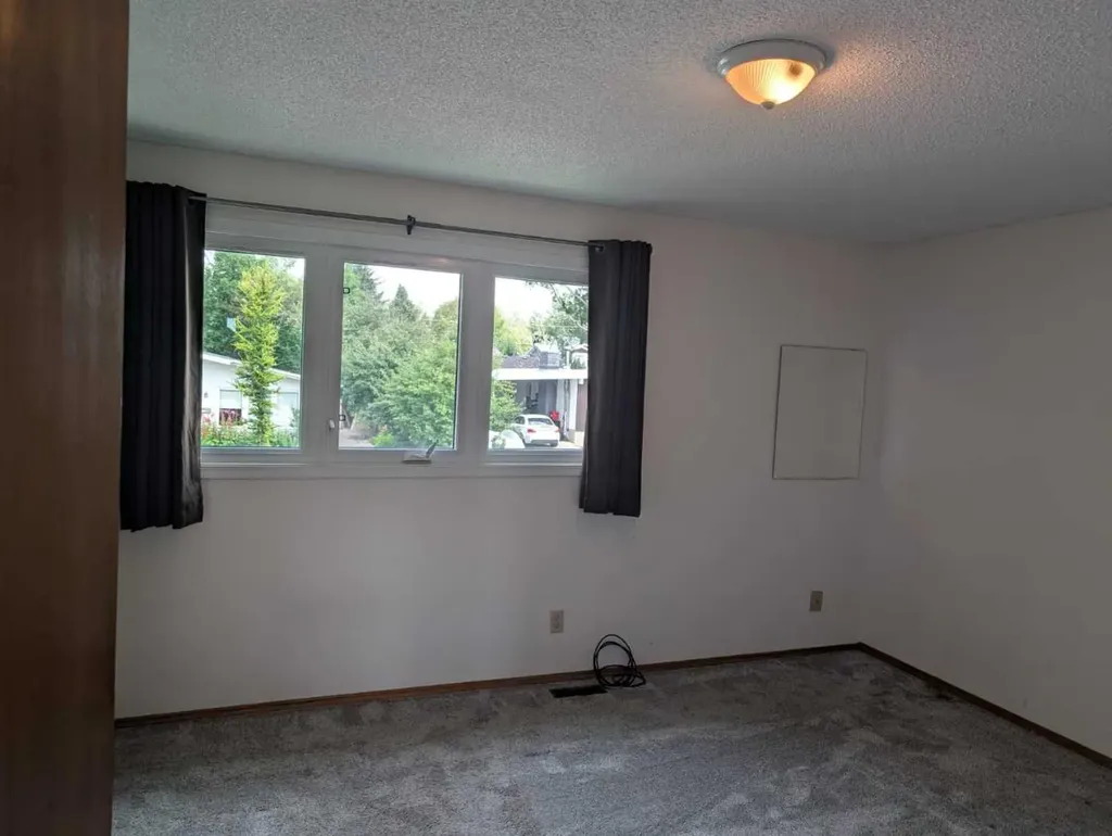 3711 Beaver Road NW Calgary AB T2L 1W9