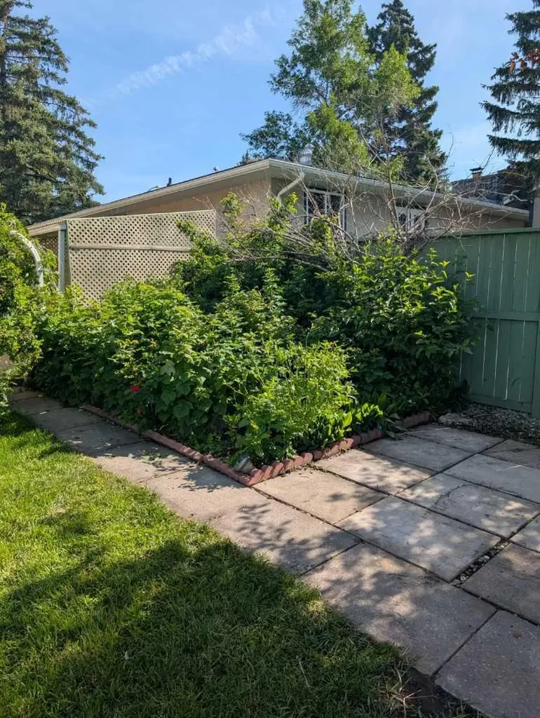3711 Beaver Road NW Calgary AB T2L 1W9