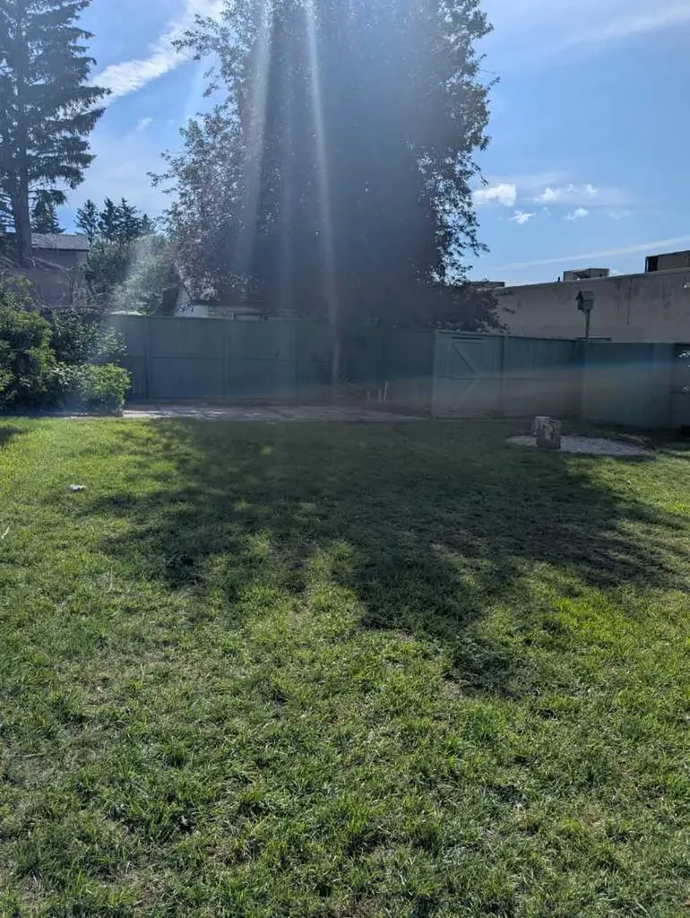 3711 Beaver Road NW Calgary AB T2L 1W9