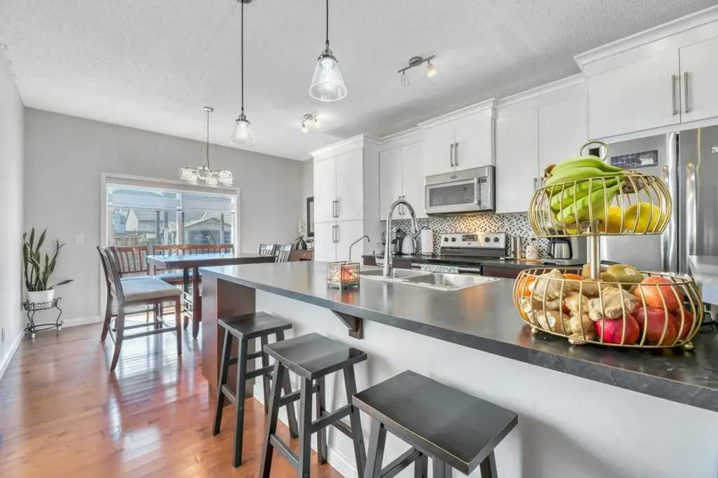 1721 New Brighton Drive SE Calgary AB T2Z 0T9
