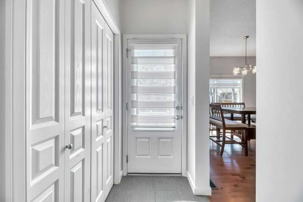 1721 New Brighton Drive SE Calgary AB T2Z 0T9