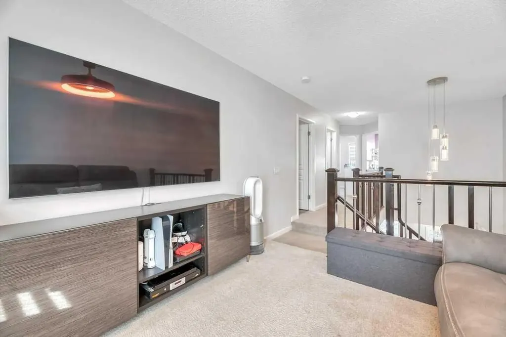 1721 New Brighton Drive SE Calgary AB T2Z 0T9