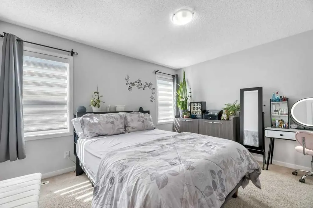 1721 New Brighton Drive SE Calgary AB T2Z 0T9