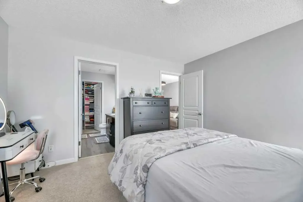 1721 New Brighton Drive SE Calgary AB T2Z 0T9