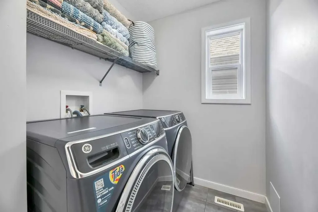 1721 New Brighton Drive SE Calgary AB T2Z 0T9