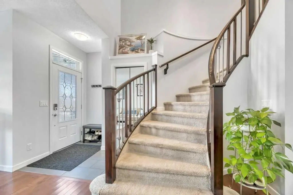 1721 New Brighton Drive SE Calgary AB T2Z 0T9