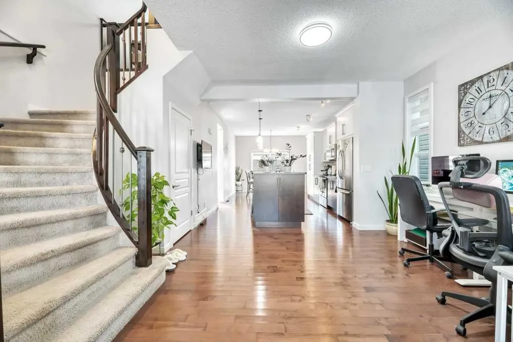 1721 New Brighton Drive SE Calgary AB T2Z 0T9