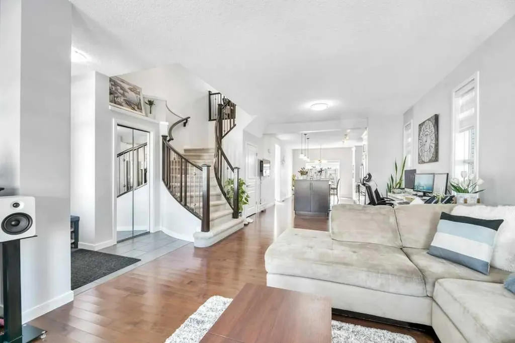 1721 New Brighton Drive SE Calgary AB T2Z 0T9