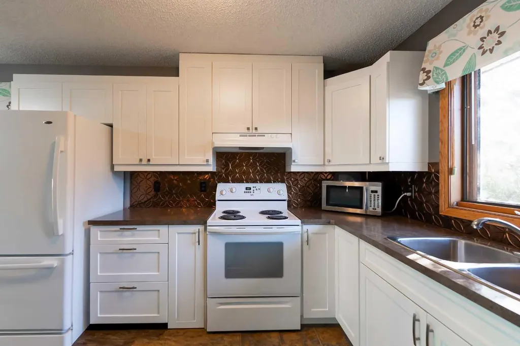 897 Red Crow Boulevard W Lethbridge AB T1K 5P5