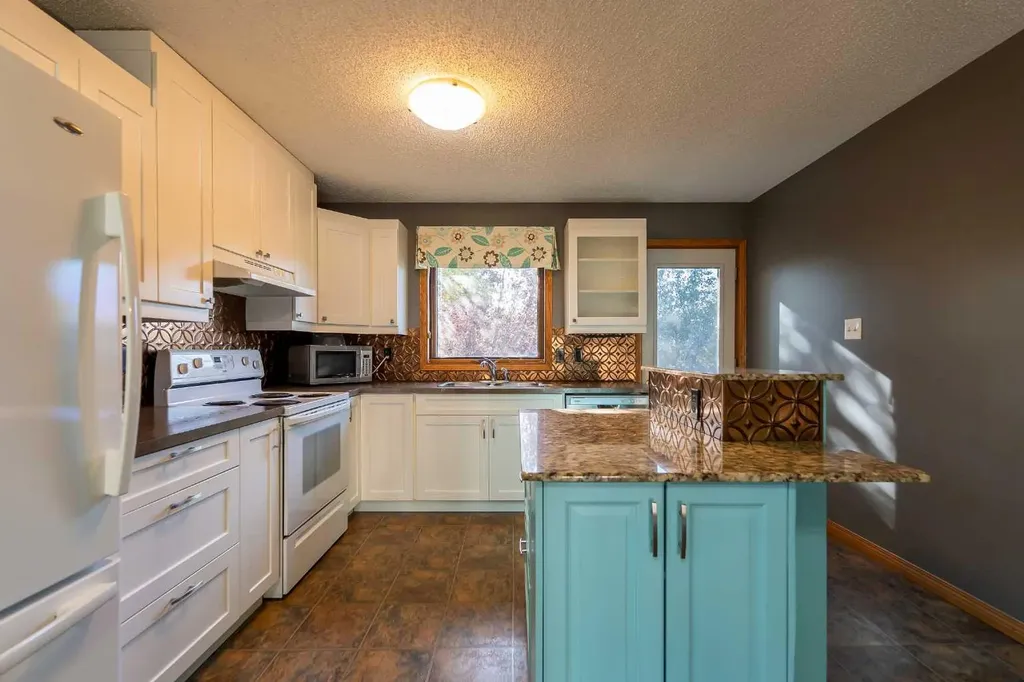 897 Red Crow Boulevard W Lethbridge AB T1K 5P5