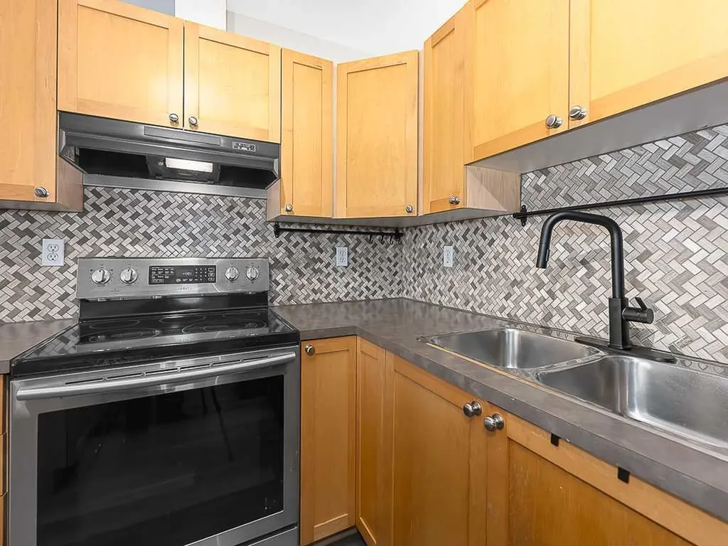 172 Simcoe Place SW Calgary AB T3H 4T7