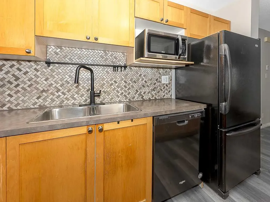 172 Simcoe Place SW Calgary AB T3H 4T7